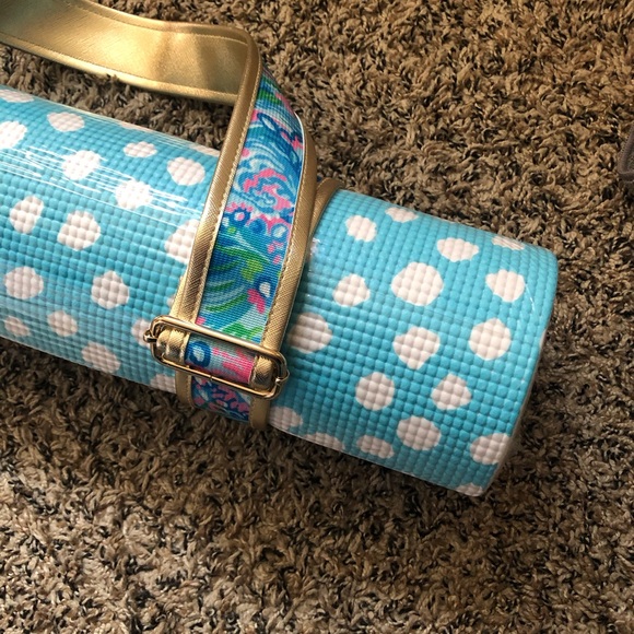 π₯π₯MOVING SALEπ₯π₯NWT Lilly Pulitzer Aqua La Vista yoga mat 24β x 68β adjustable st - Picture 4 of 8